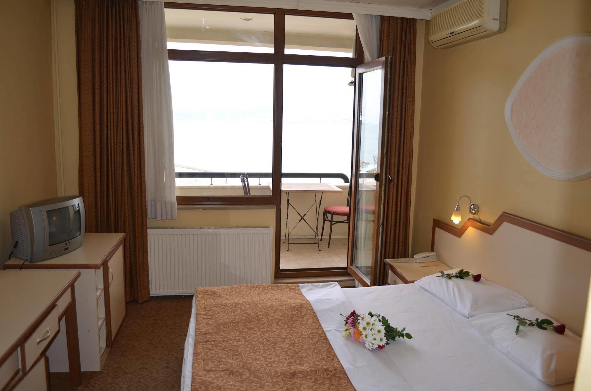 Ayvalik Palas Hotel Exteriör bild