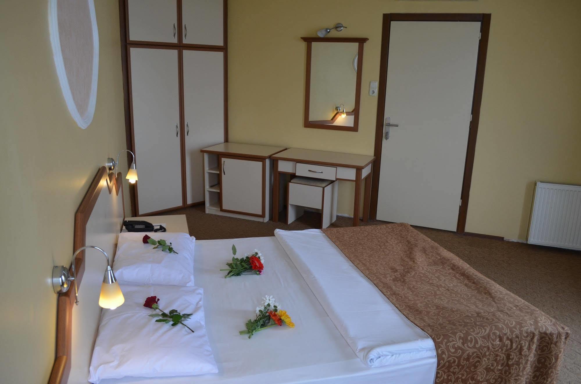 Ayvalik Palas Hotel Exteriör bild